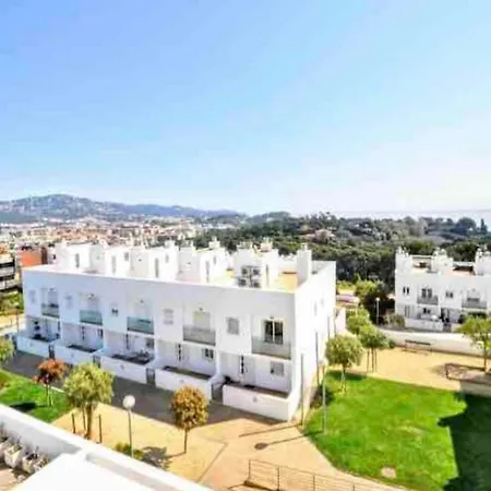 Wonderful Townhouse On Sa Boadella Beach Lloret de Mar