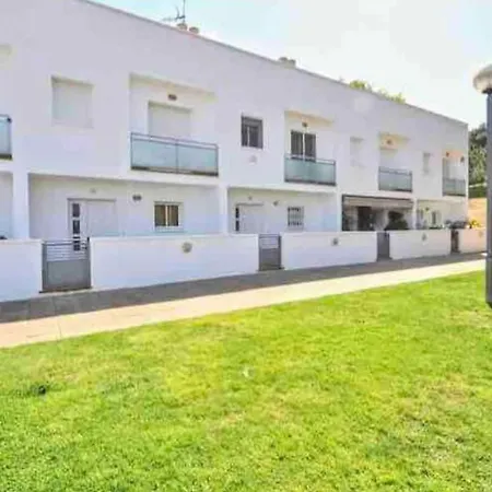 Wonderful Townhouse On Sa Boadella Beach Holiday home *