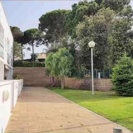 Wonderful Townhouse On Sa Boadella Beach Lloret de Mar