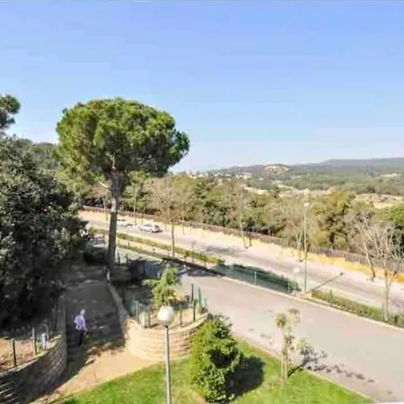 Wonderful Townhouse On Sa Boadella Beach